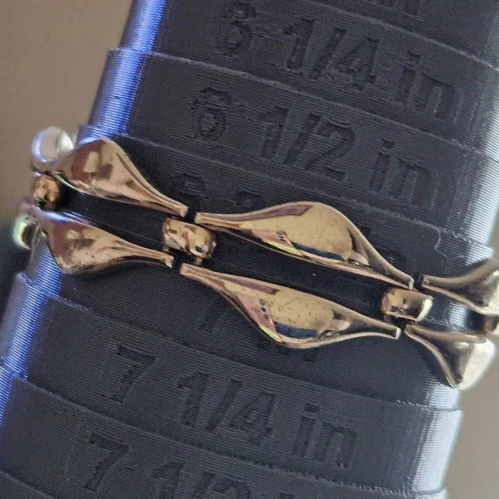 Vintage Monet gold tone bracelet 6.75
